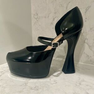 Gianni Bini Black Patent Platform Mary Jane Heels